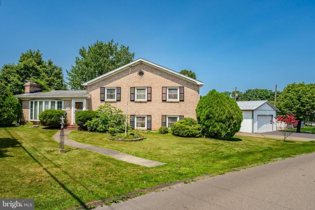Lincoln Dr, Tamaqua, PA 18252