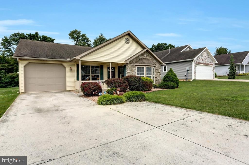 Lantern Ln, Shippensburg, PA 17257
