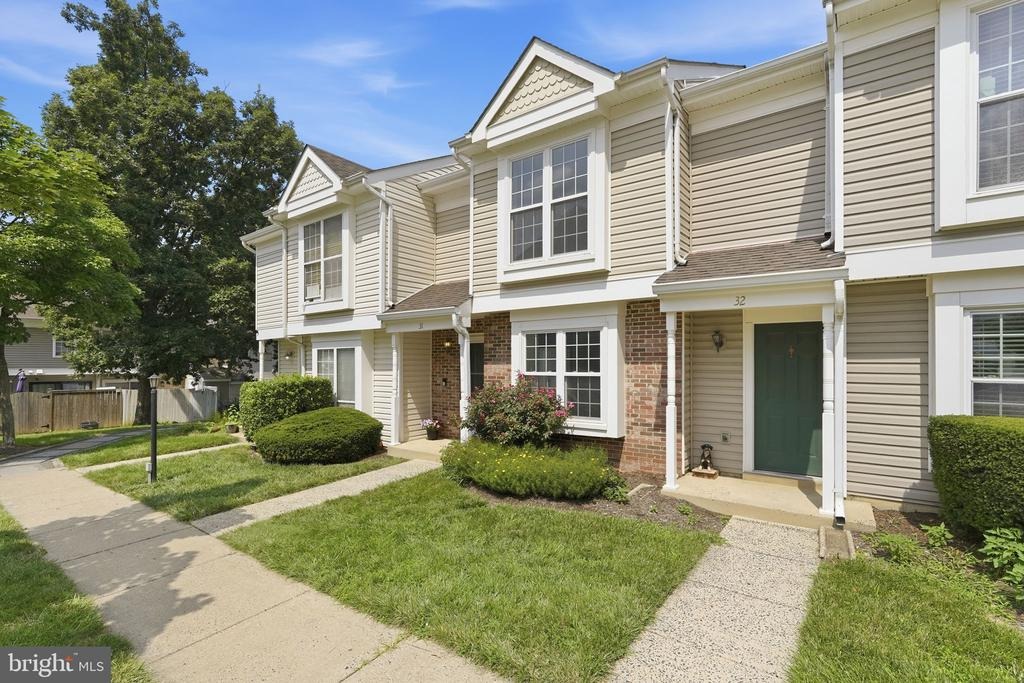 Essex Sq, Sterling, VA 20164 #1