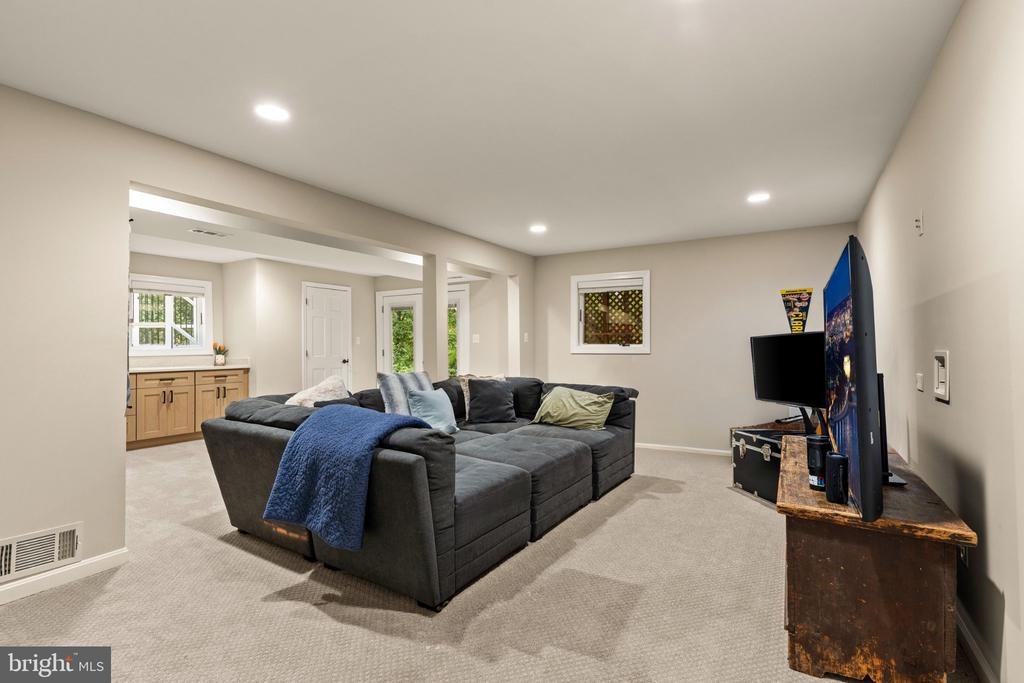 Chesterfield Dr, Warrenton, VA 20187 #1