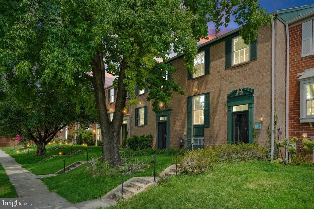 Blondell Ct, Lutherville Timonium, MD 21093