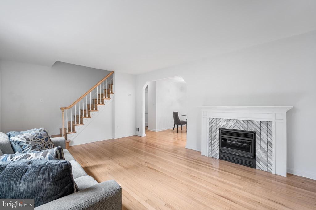 Oakwood Dr, Falls Church, VA 22041 #1