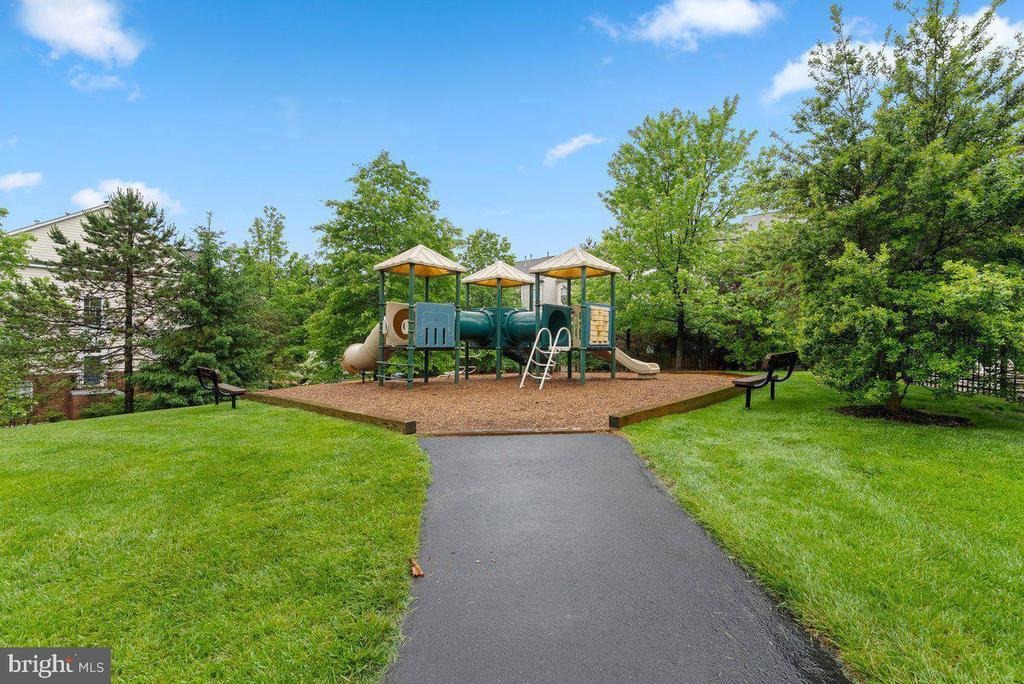 Cavalier Landing Ct, Fairfax, VA 22030