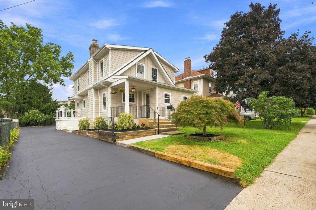 Linwood Ave, Ardmore, PA 19003
