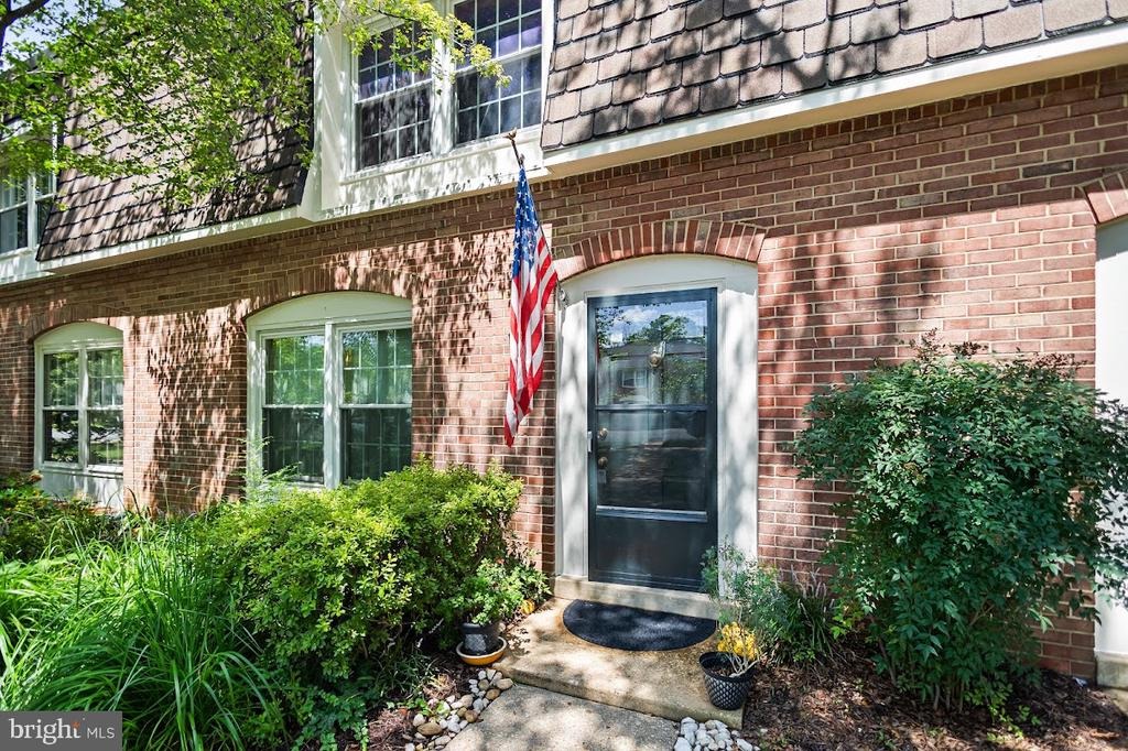 Carrleigh Pkwy, Springfield, VA 22152