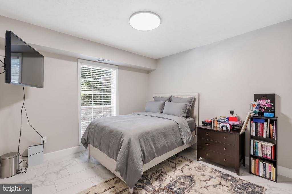 Willow Point Dr, Falls Church, VA 22042 #1