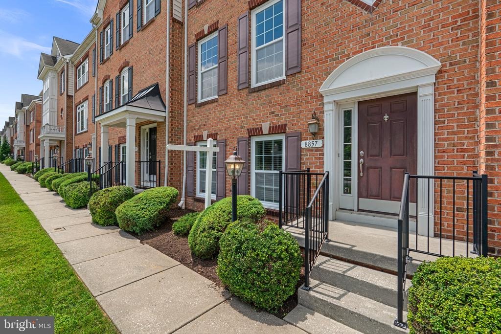 Purple Iris Ln, Elkridge, MD 21075