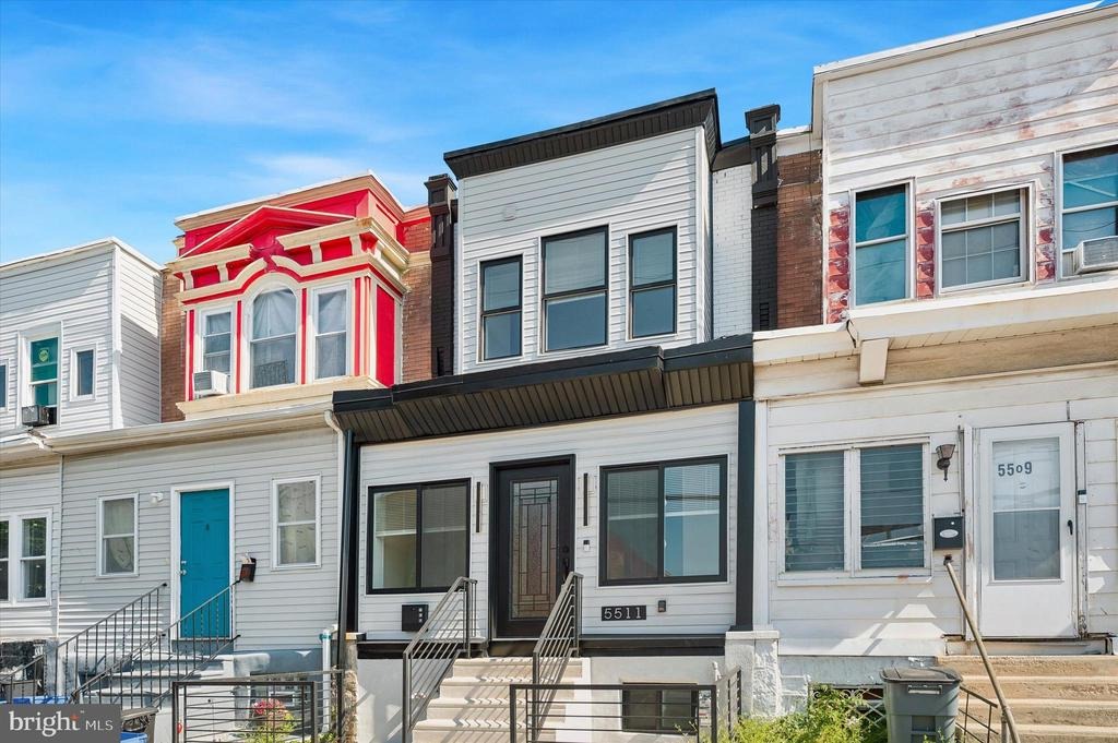 Pine St, Philadelphia, PA 19143