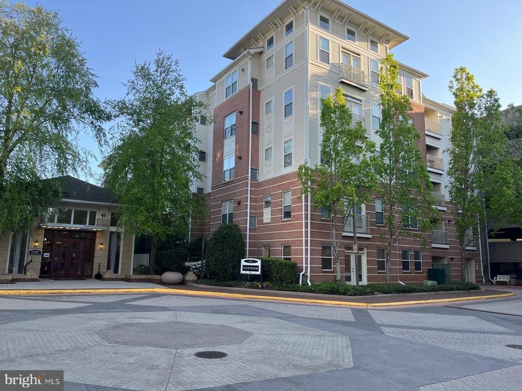 Centerboro Dr, Vienna, VA 22181 #1