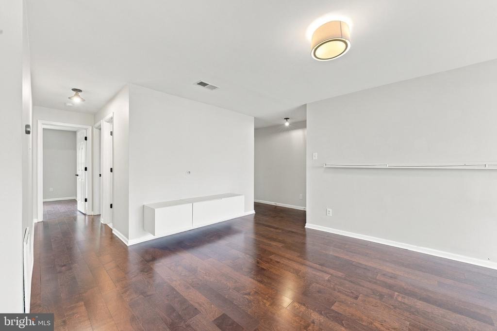 Green Leaf Ct, Fairfax, VA 22033 #1