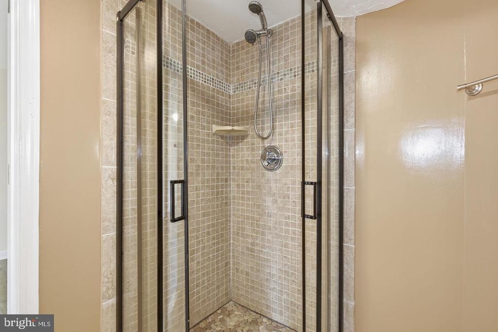 Brenish Dr, Gaithersburg, MD 20879