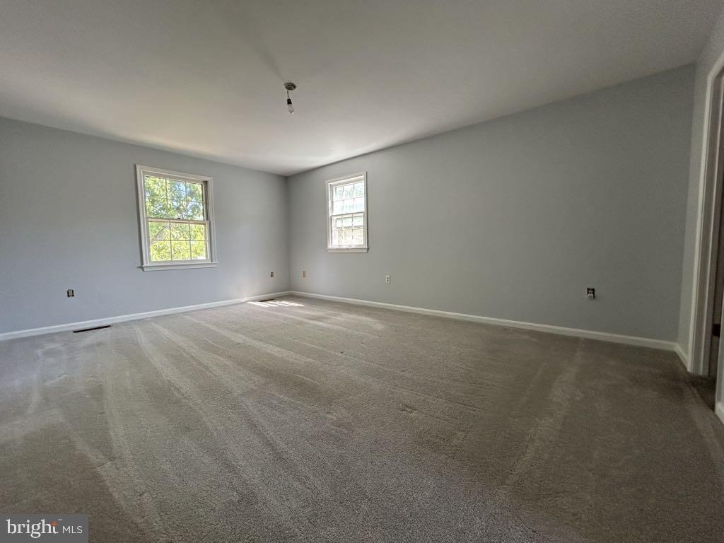Williamsburg Dr, Waldorf, MD 20601