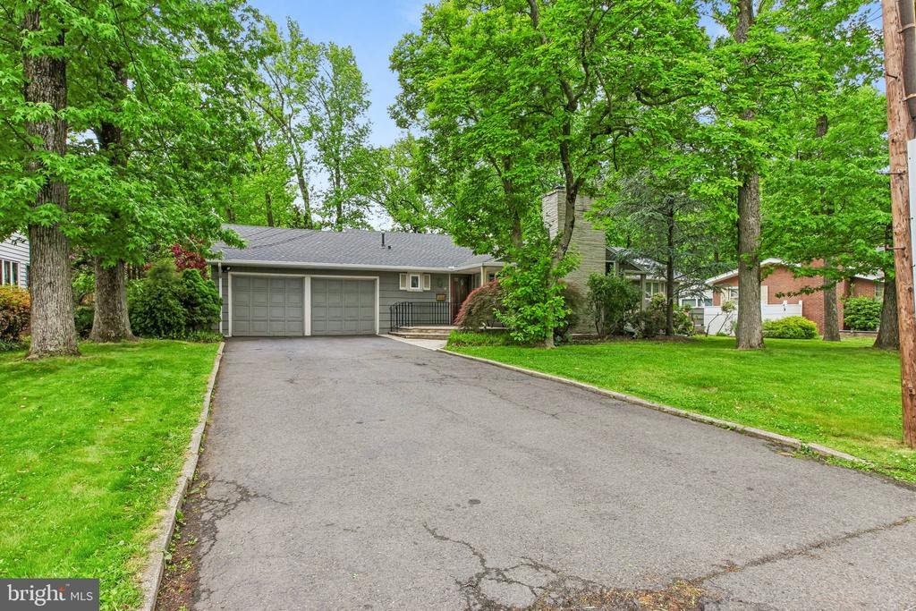 Taylor Dr, New Brunswick, NJ 08901