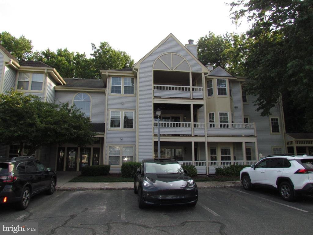 Biscayne Ct, Princeton, NJ 08540