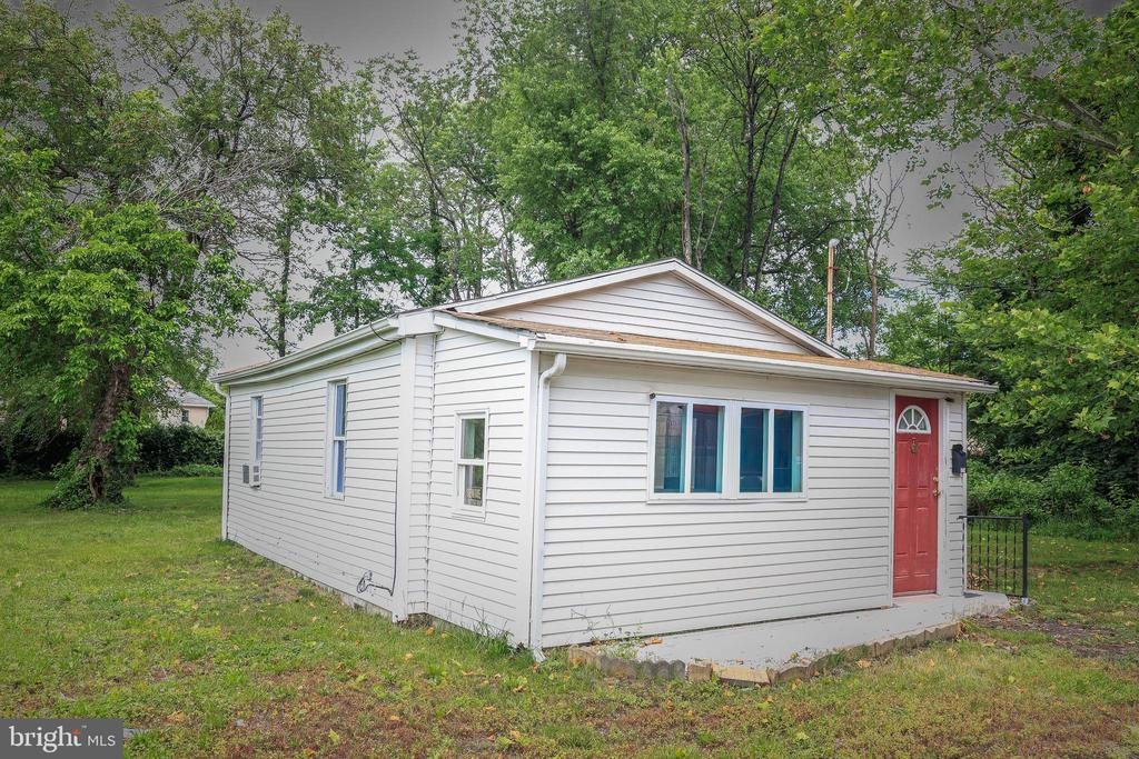 Deming Ave, Penns Grove, NJ 08069