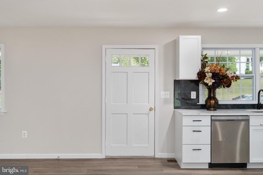 Edinburg Dr, Woodbridge, VA 22193