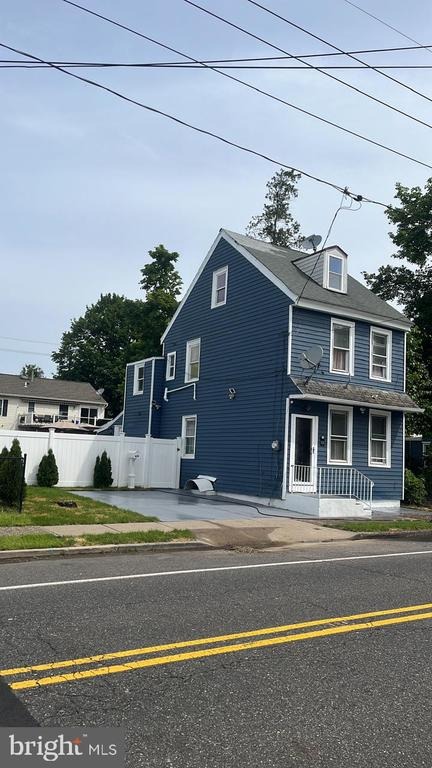 Bordentown Rd, Burlington, NJ 08016