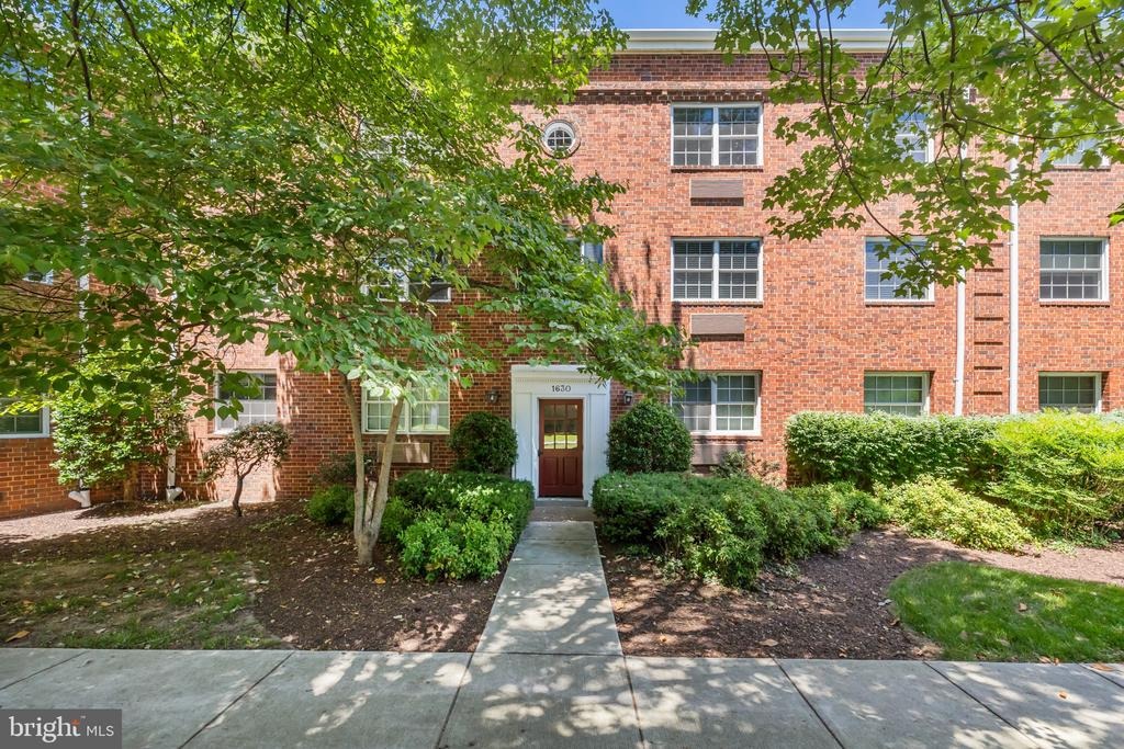 Abingdon Dr, Alexandria, VA 22314 #1
