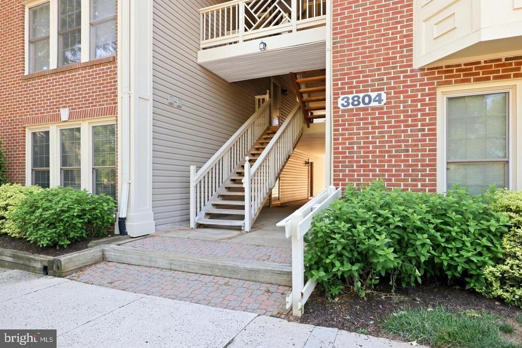 Ridge Knoll Ct, Fairfax, VA 22033