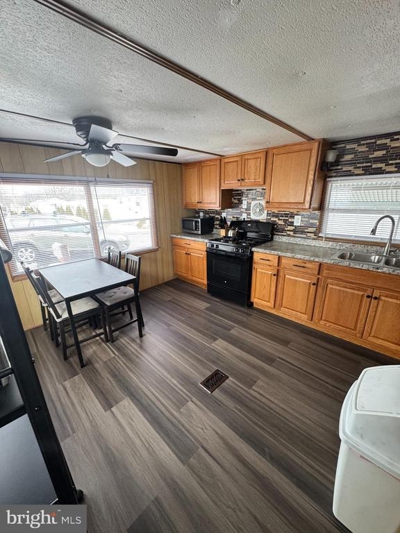 9th St, Marcus Hook, PA 19061 #1