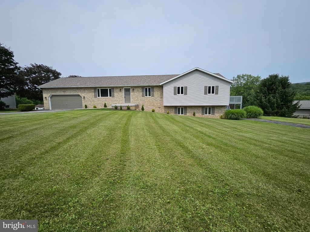 Esau St, Hollidaysburg, PA 16648