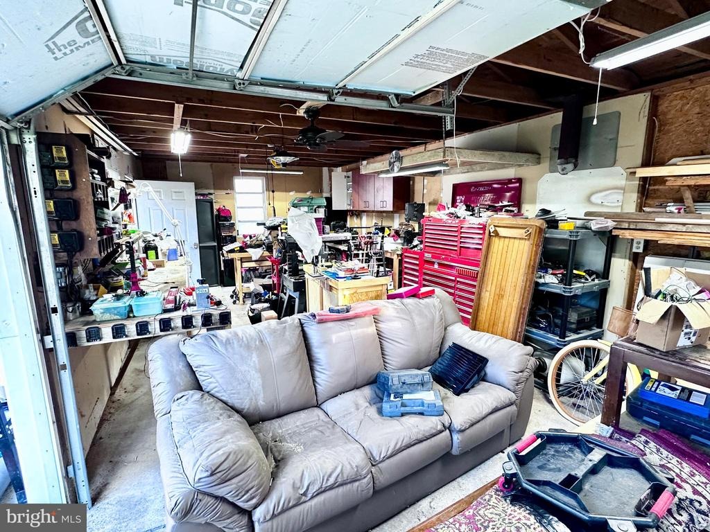 Vine St, Clayton, NJ 08312