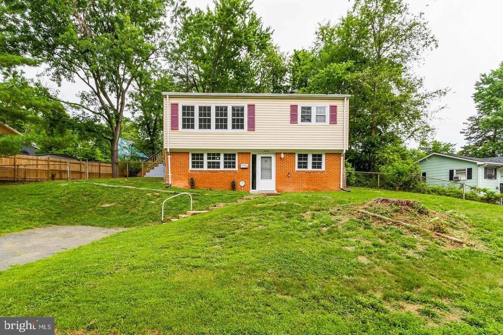 Burbank Ln, Woodbridge, VA 22193 #1