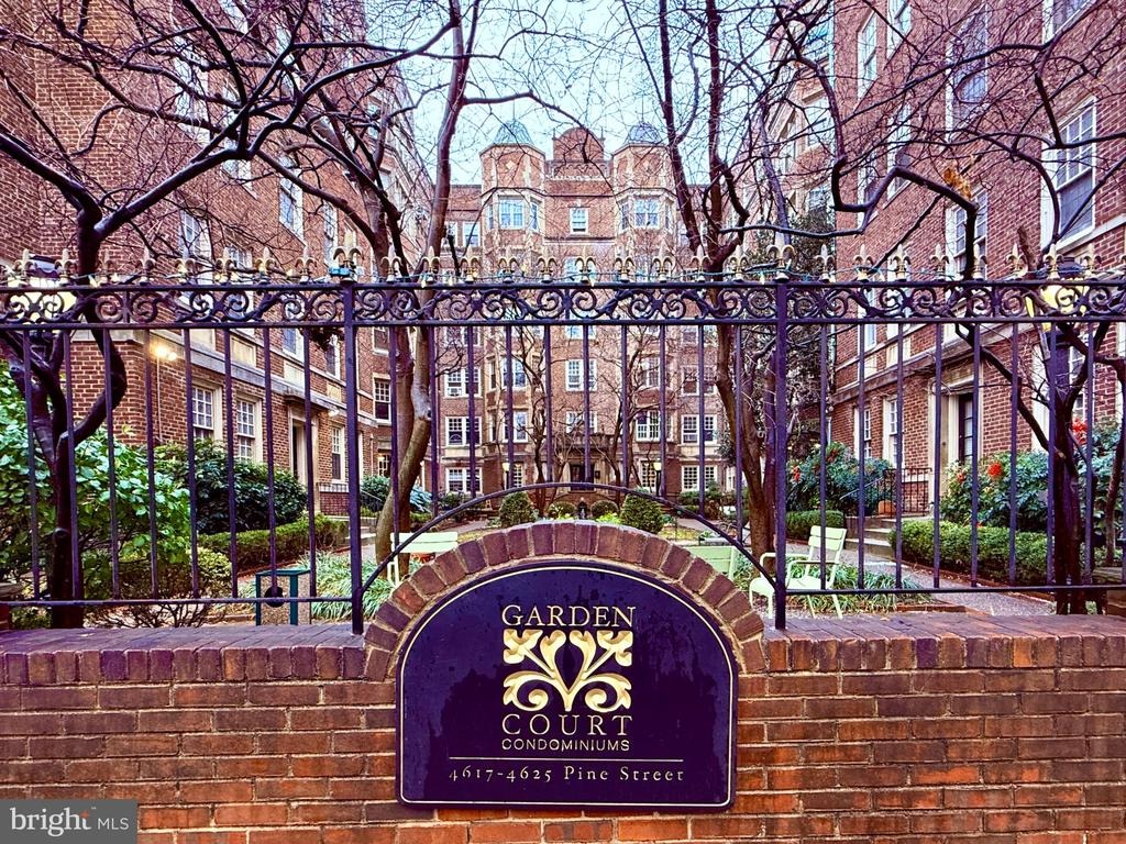 Pine St, Philadelphia, PA 19143