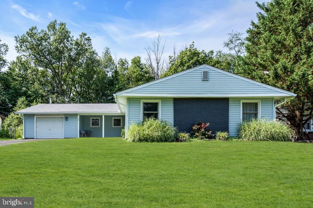 Evergreen Dr, Willingboro, NJ 08046