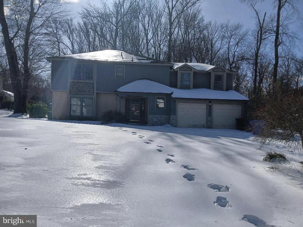 Greentree Dr, Burlington, NJ 08016