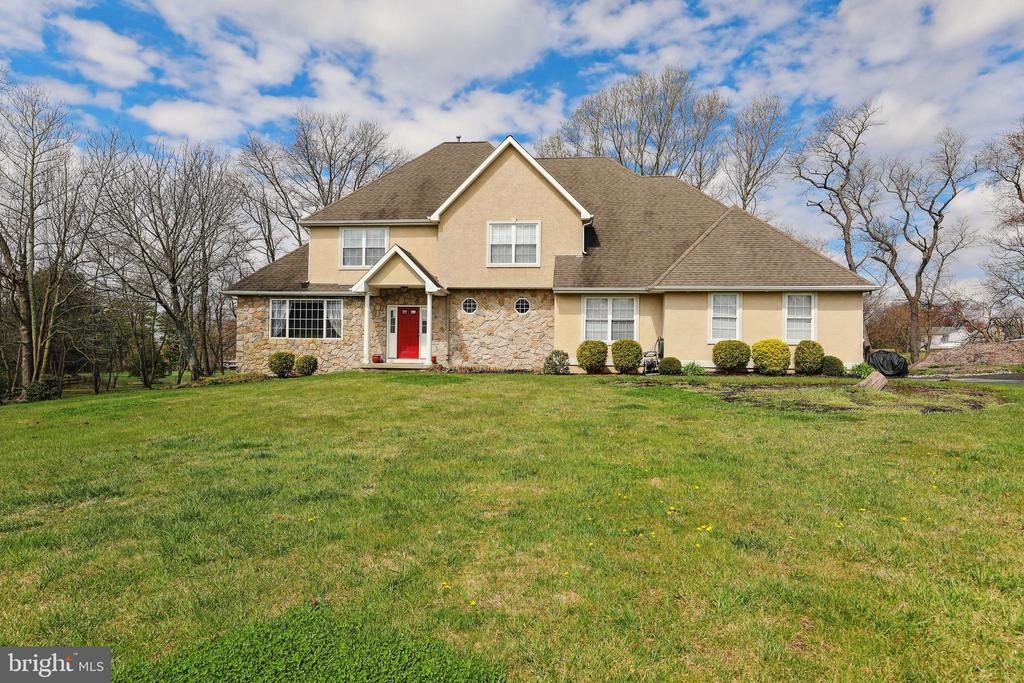 Jules Dr, Swedesboro, NJ 08085