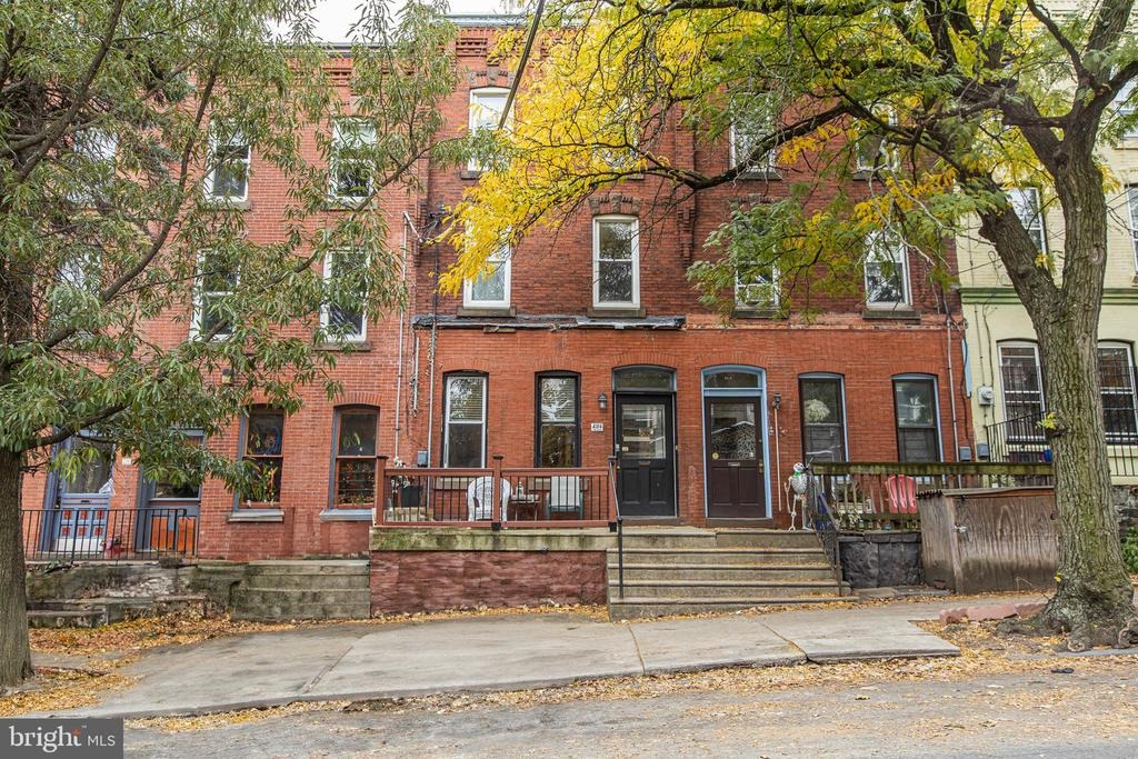 Pine St, Philadelphia, PA 19104