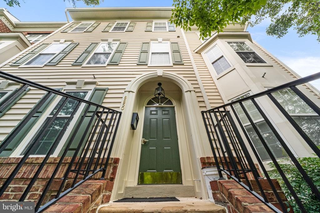 Ashgrove House Ln, Vienna, VA 22182