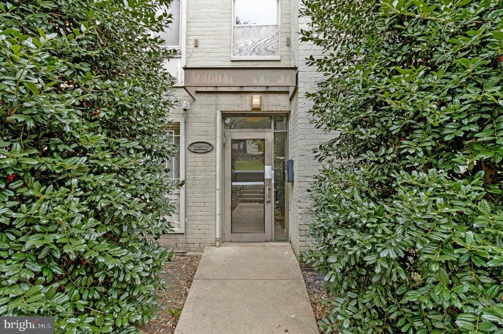 Hartford St, Washington, DC 20020 #1