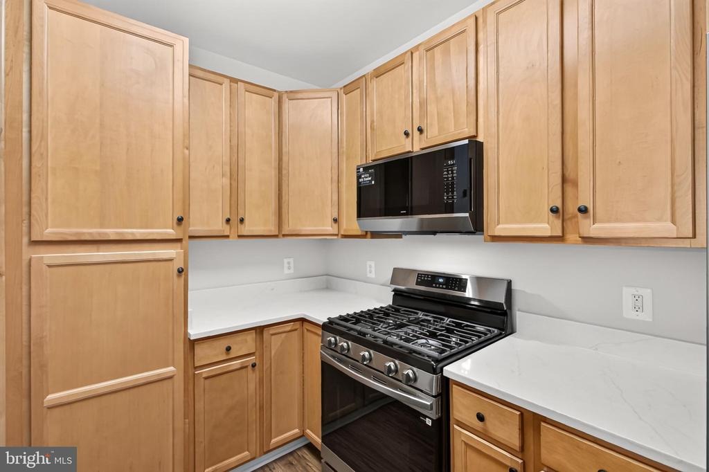 Mcfadden Sq, Sterling, VA 20165 #1