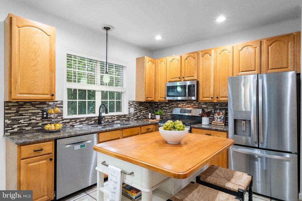 Glenhazel Dr, Ashburn, VA 20147