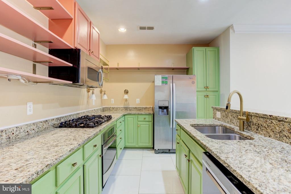Barkham Dr, Woodbridge, VA 22191