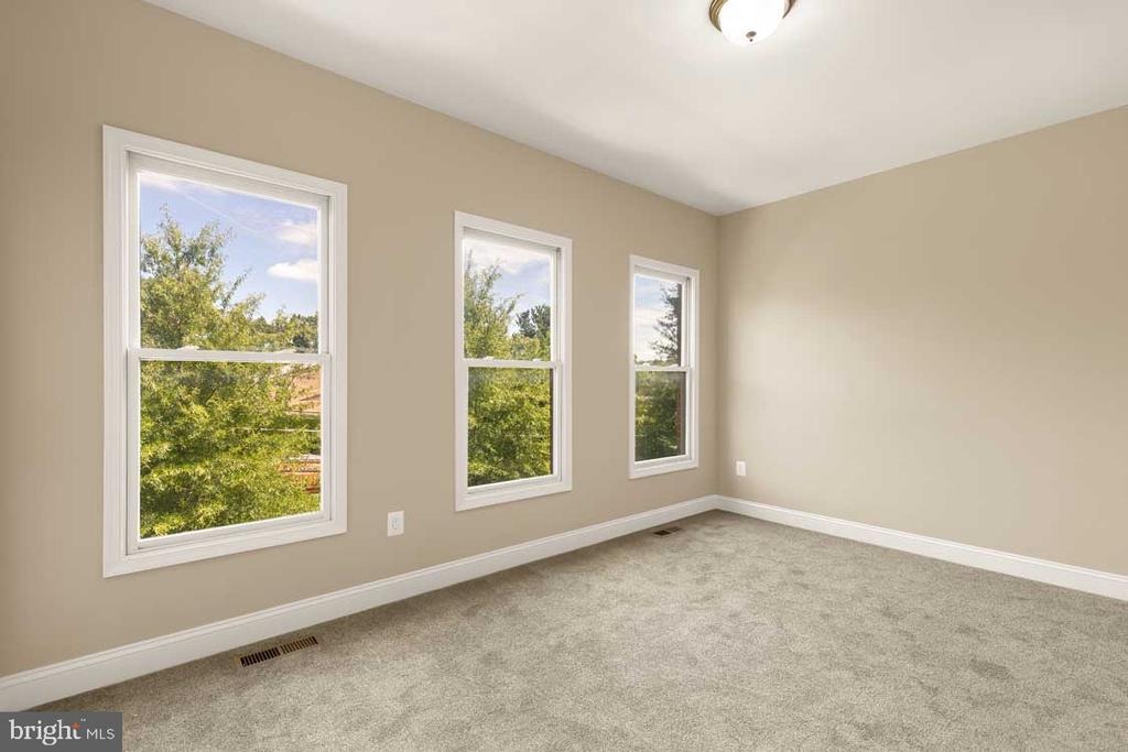 Strathmore Ave, Rockville, MD 20852