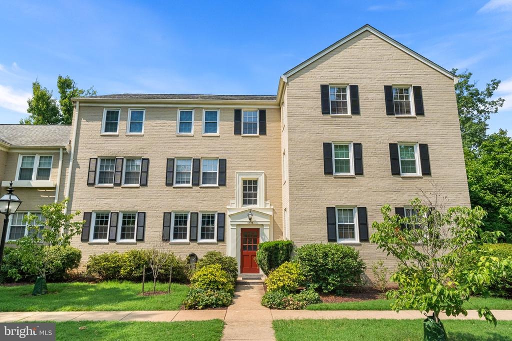 Potomac Ave, Alexandria, VA 22307
