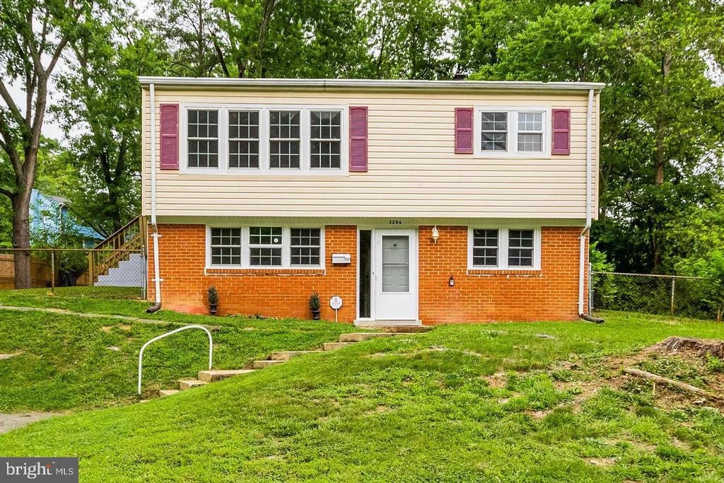 Burbank Ln, Woodbridge, VA 22193