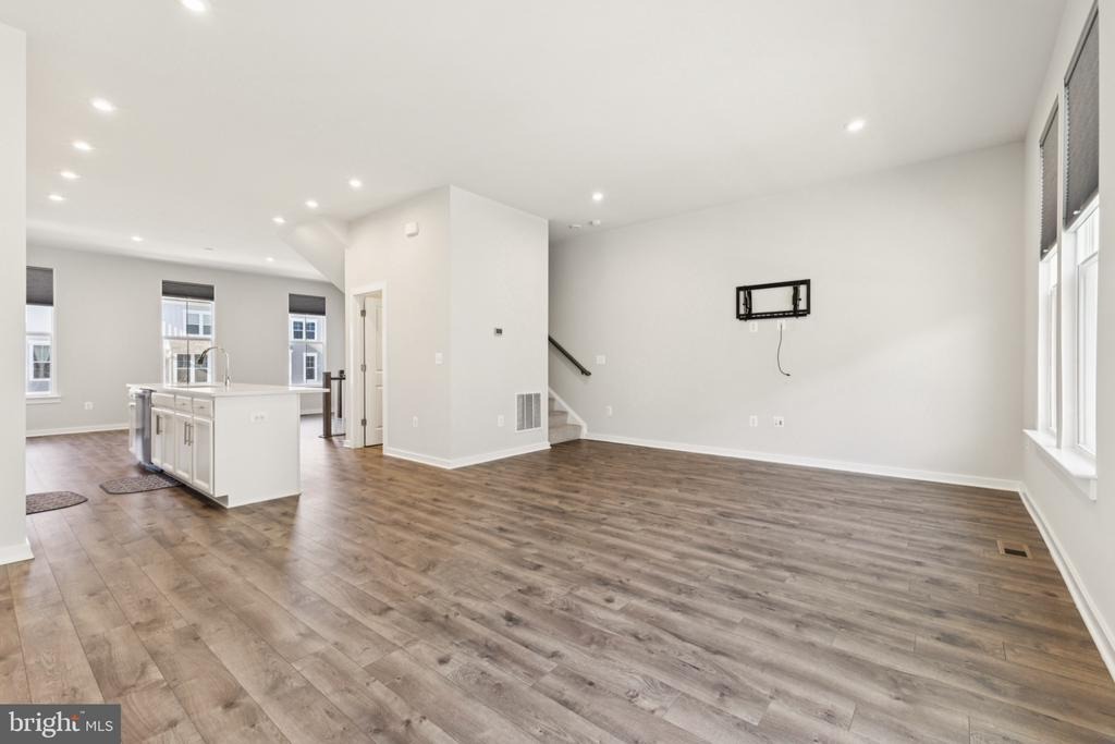 Beech Leaf St, Dumfries, VA 22026 #1
