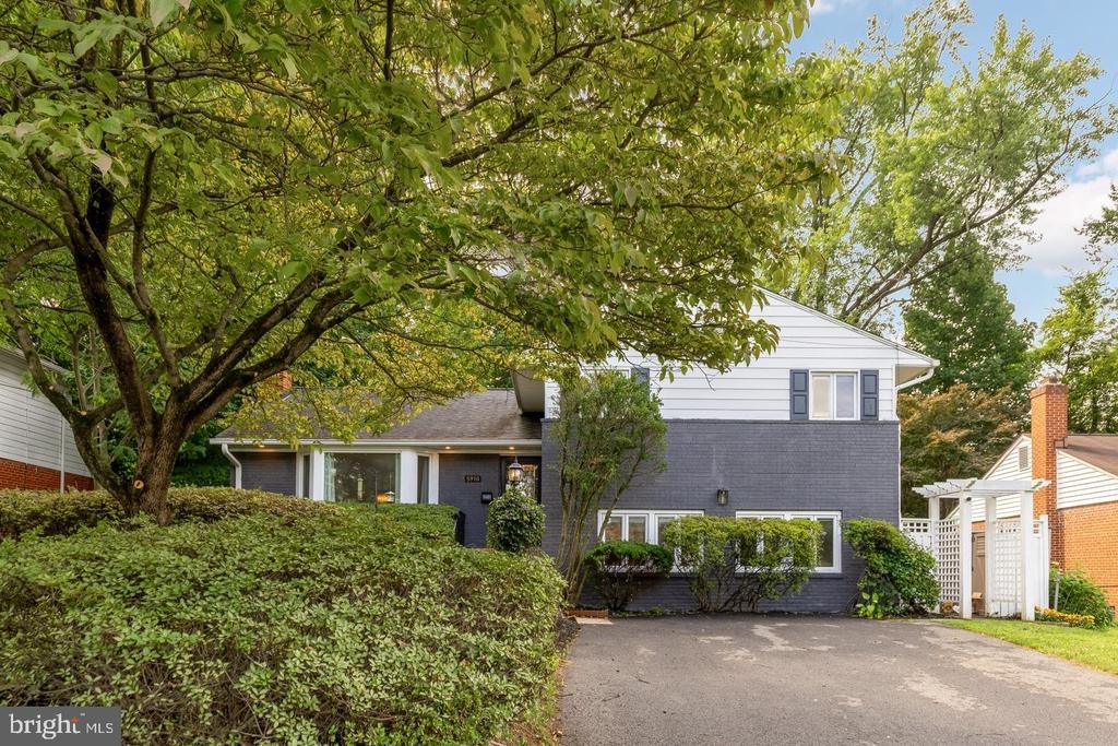 Greentree Rd, Bethesda, MD 20817