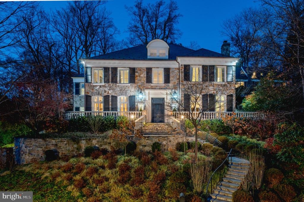 Glenbrook Rd, Washington, DC 20016