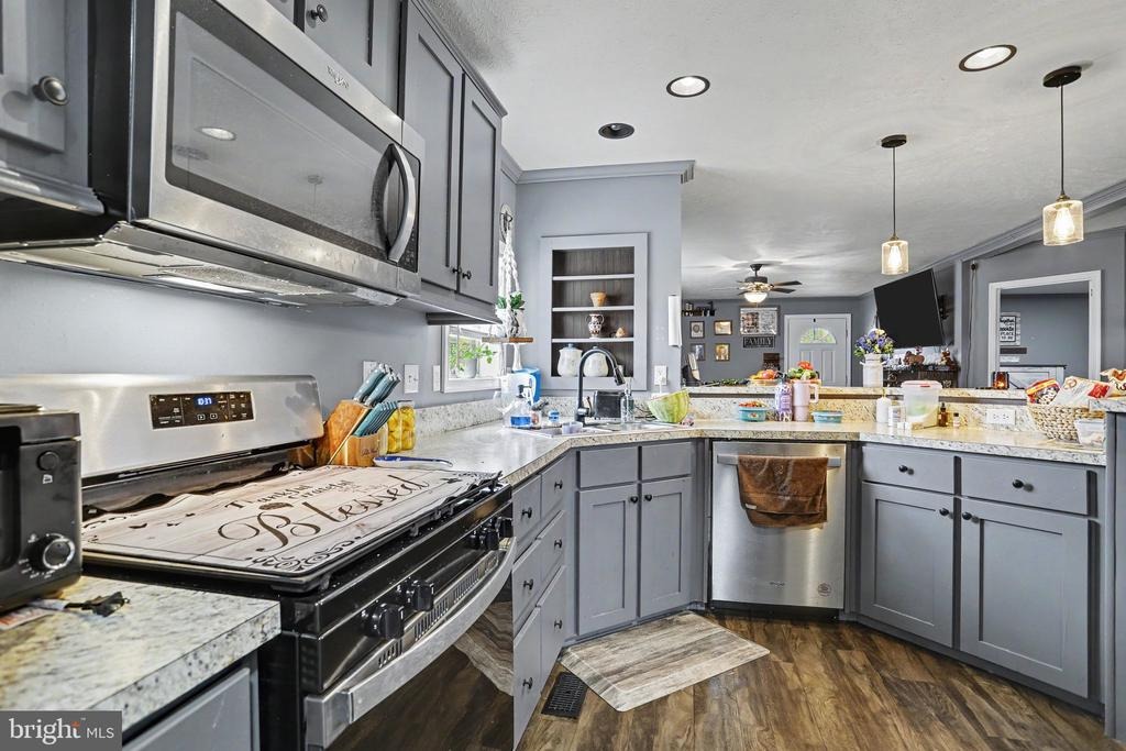 Amber Cir, New Holland, PA 17557