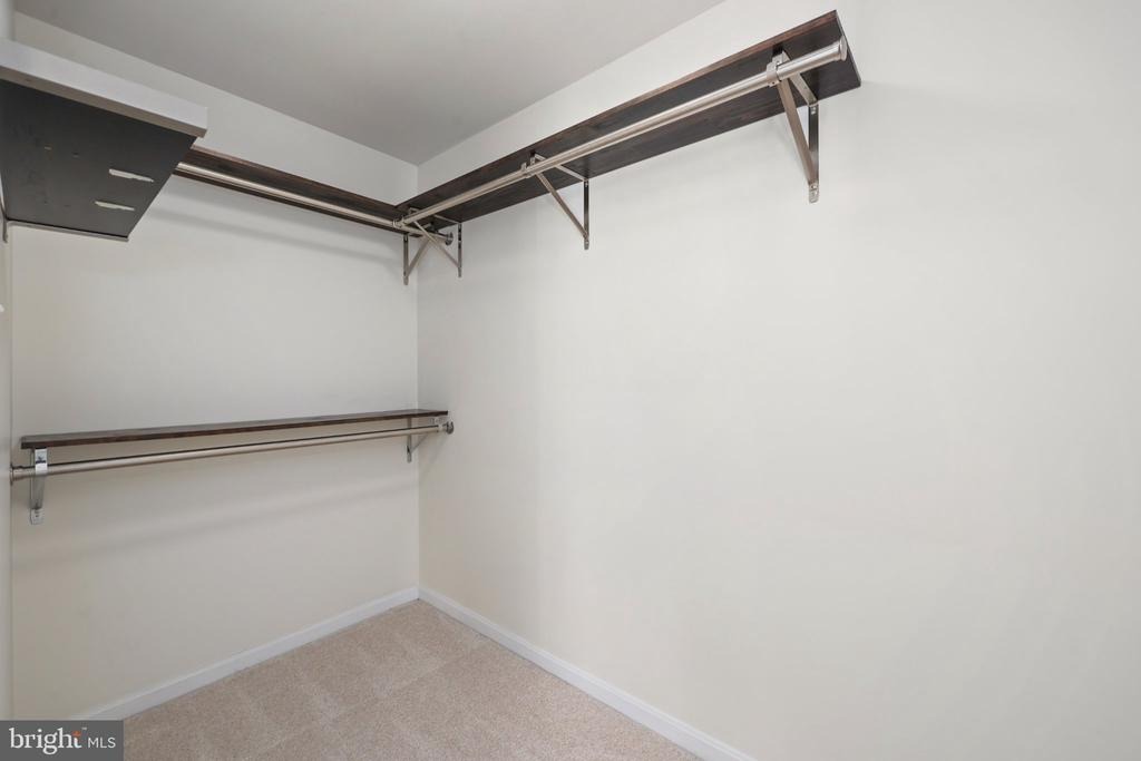 John Diskin Cir, Woodbridge, VA 22191