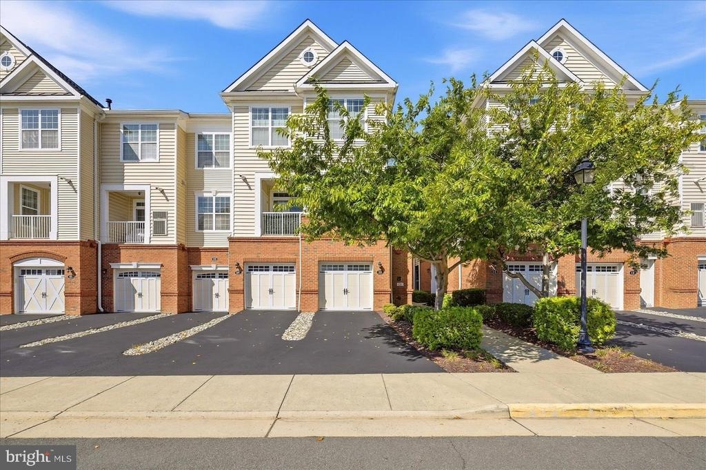 Southdown Manor Ter, Ashburn, VA 20148