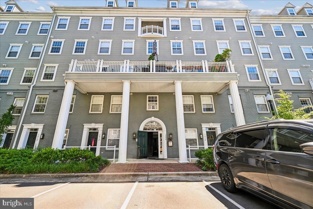 Roundhouse Ln, Alexandria, VA 22314