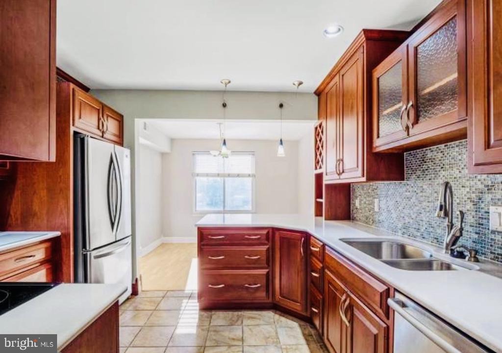 Kingsbridge Dr, Fairfax, VA 22031 #1