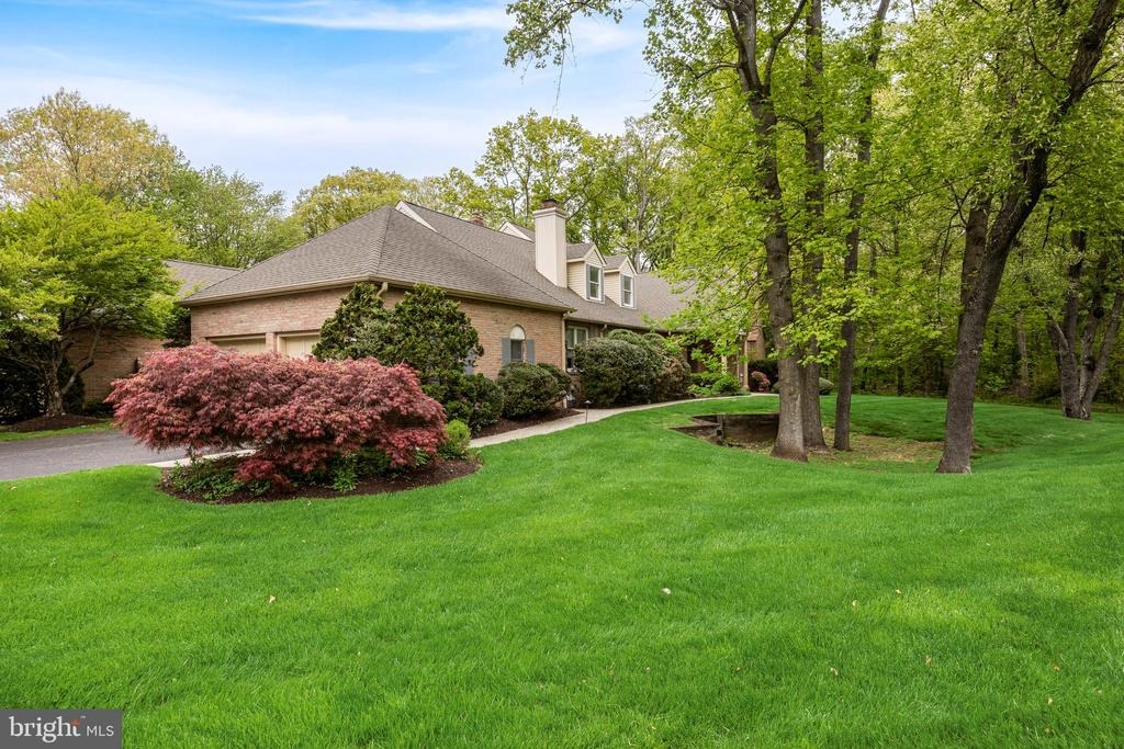 Windrow Clusters Dr, Moorestown, NJ 08057