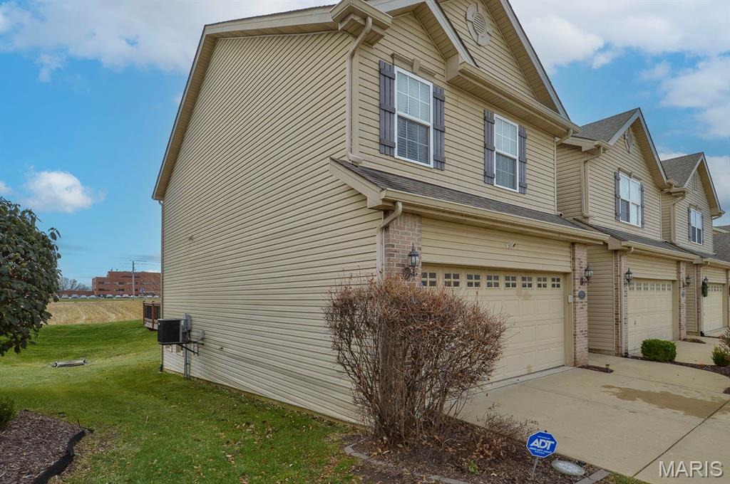Hampshire Ct, Maryville, IL 62062 #1